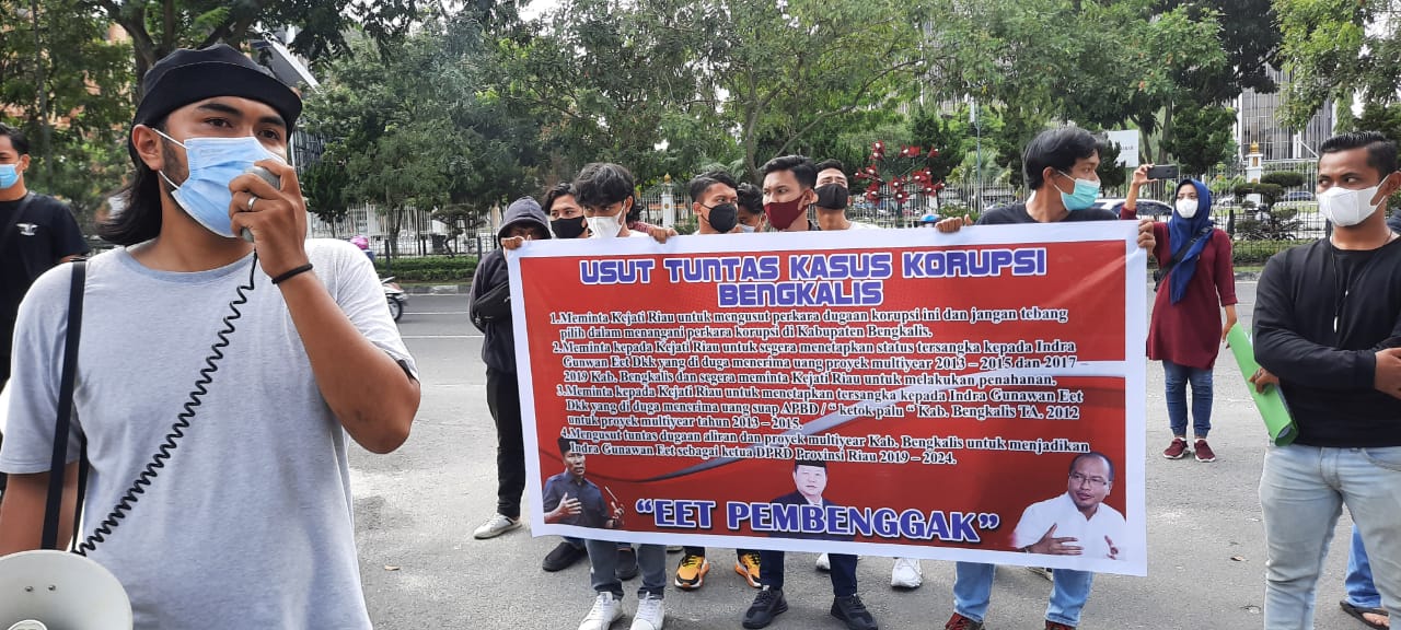Gelar Aksi, Mahasiswa Minta Jaksa Usut Tuntas Dugaan Korupsi Eks Ketua DPRD Riau