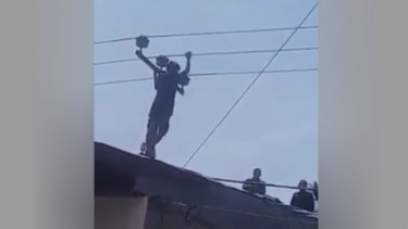 Coba Bunuh Diri, Pria Ini Nekat Pegang Kabel Tegangan Tinggi