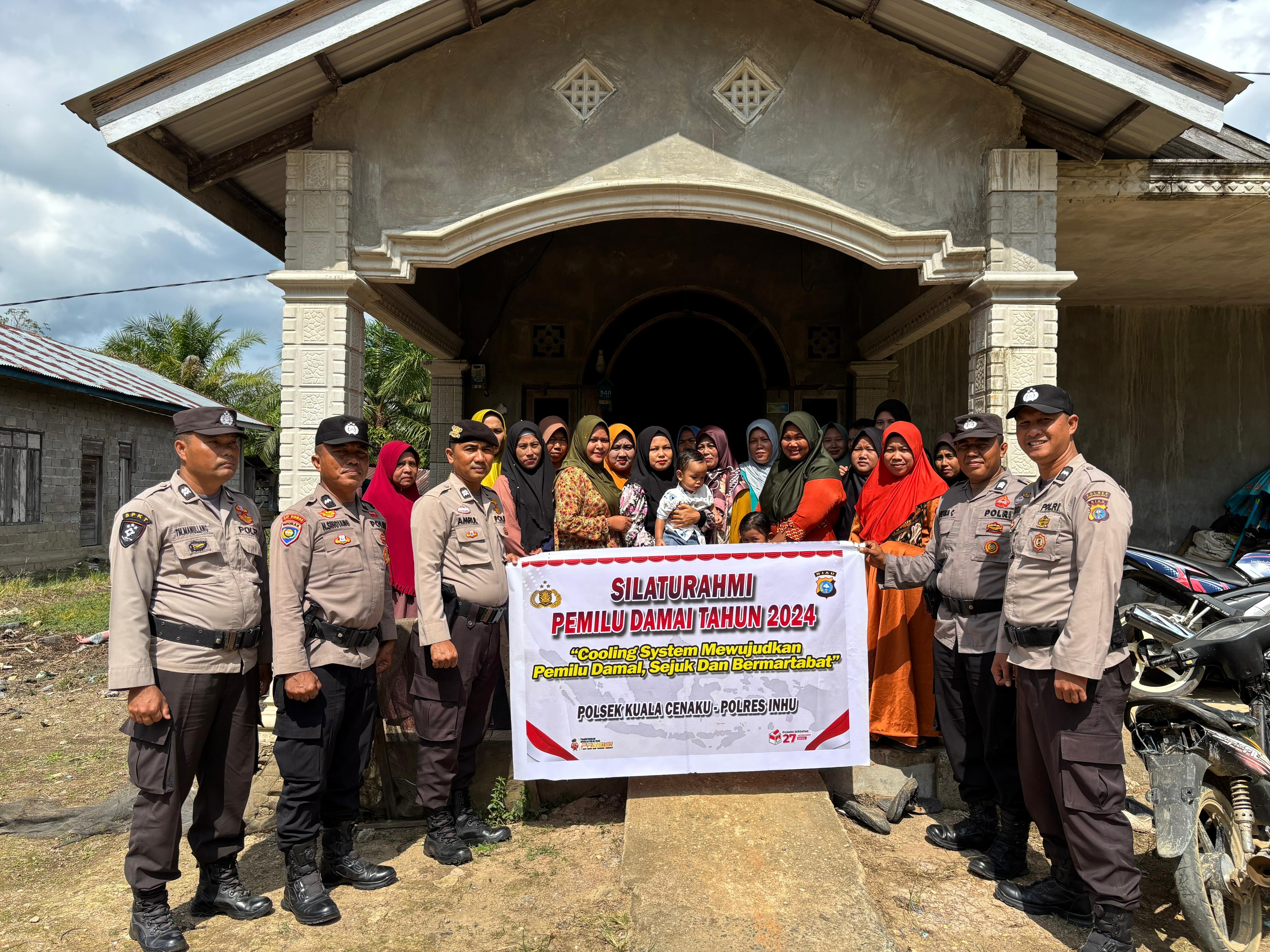 Polsek Kuala Cenaku Ajak Emak-emak Pengajian Nyoblos Pilkada