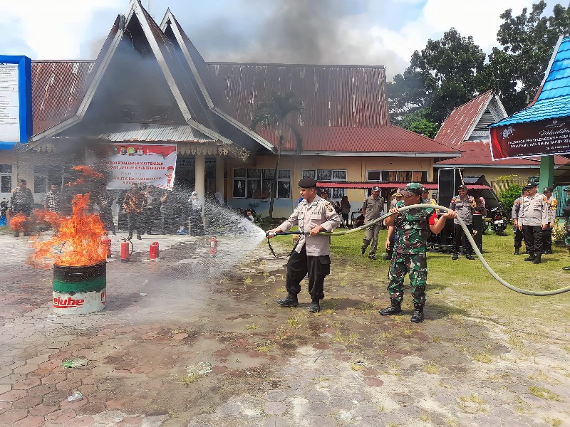 Cooling System Pemilu Damai 2024, Polsek Kandis Adakan Simulasi Kebakaran