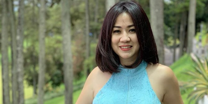 Tujuh Fakta Dan Potret Cantik Tante Ernie Si Seksi Pemersatu Bangsa Yang Viral