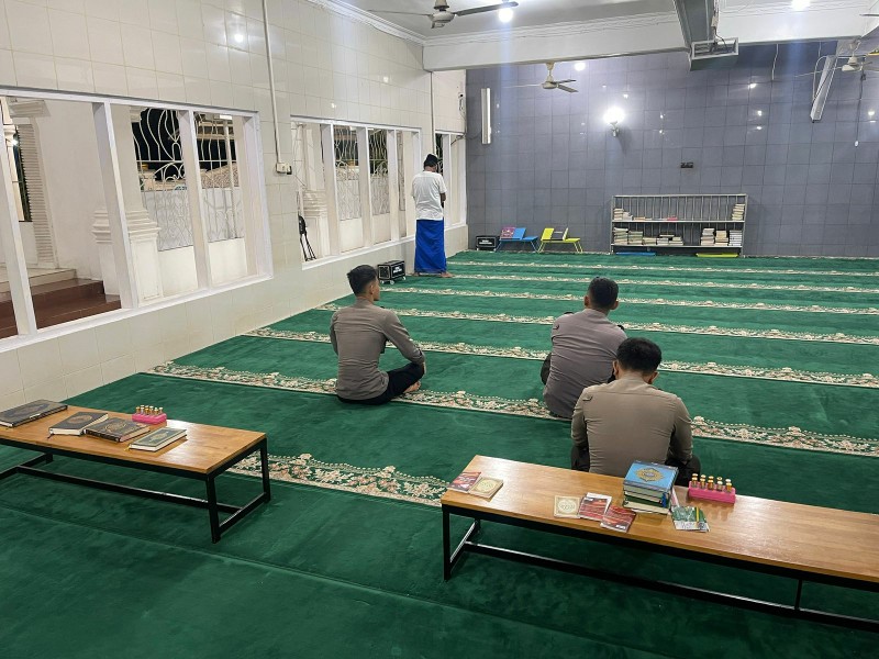 Polres Kuansing Gelar Salat Subuh Berjamaah untuk Dukung Pilkada Damai 2024