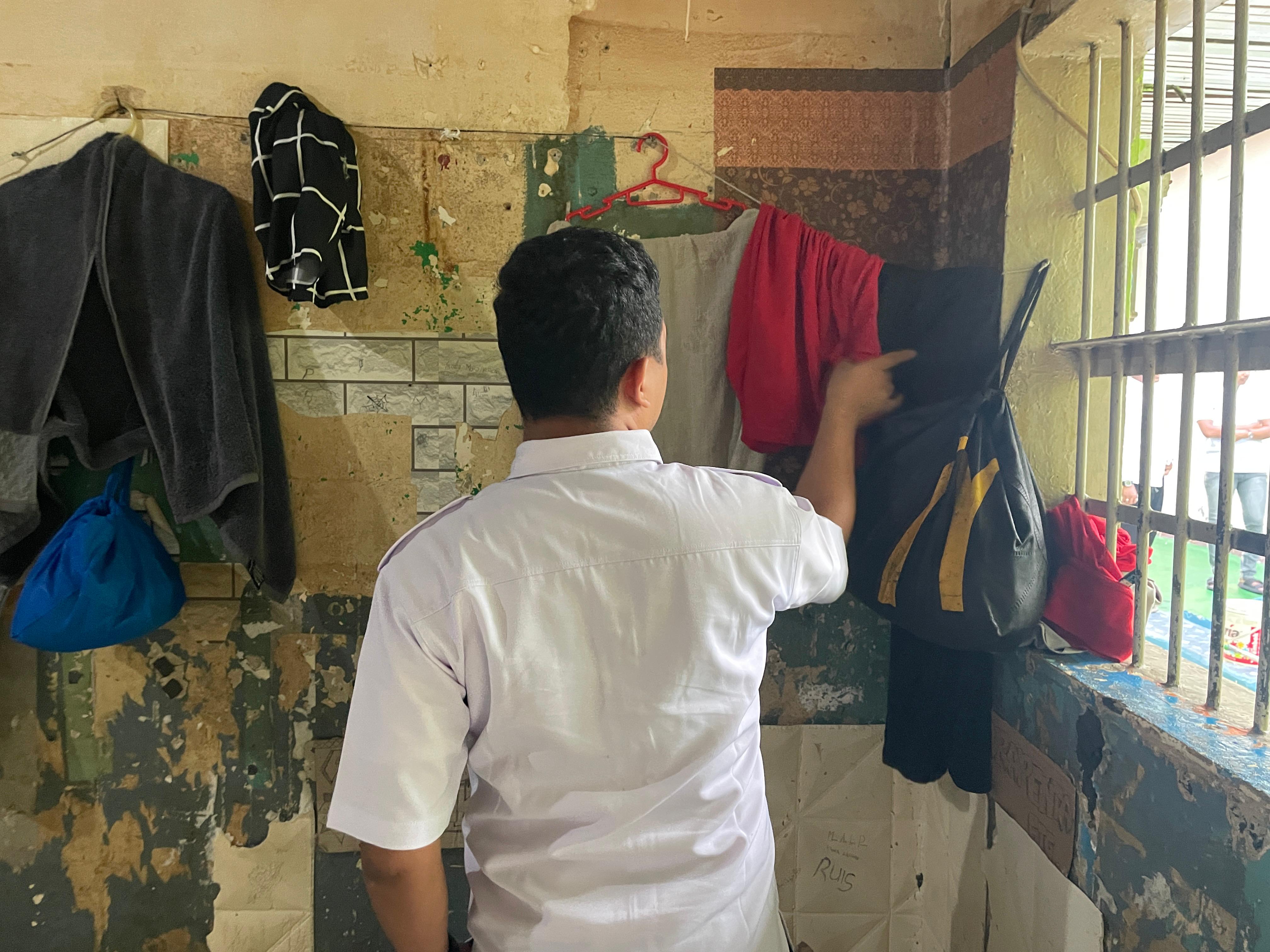 Lapas Pekanbaru Razia Kamar Napi, Sejumlah Barang Terlarang Disita