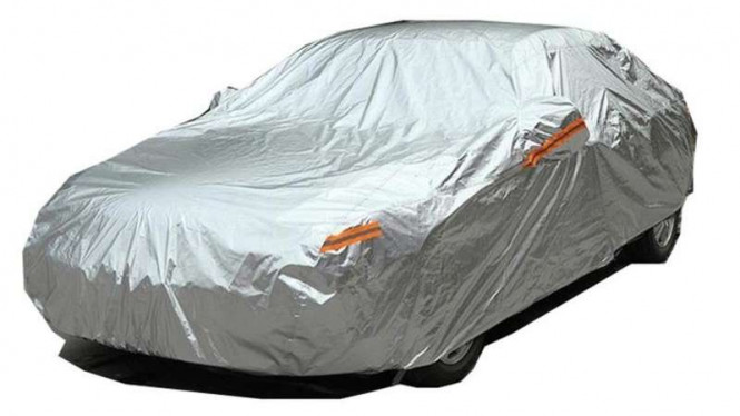 Bahaya Gunakan Sarung Mobil saat Parkir