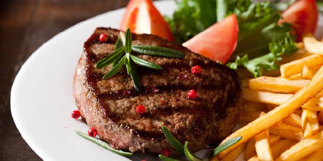 Hindari mengonsumsi 5 makanan ini saat malam menjelang