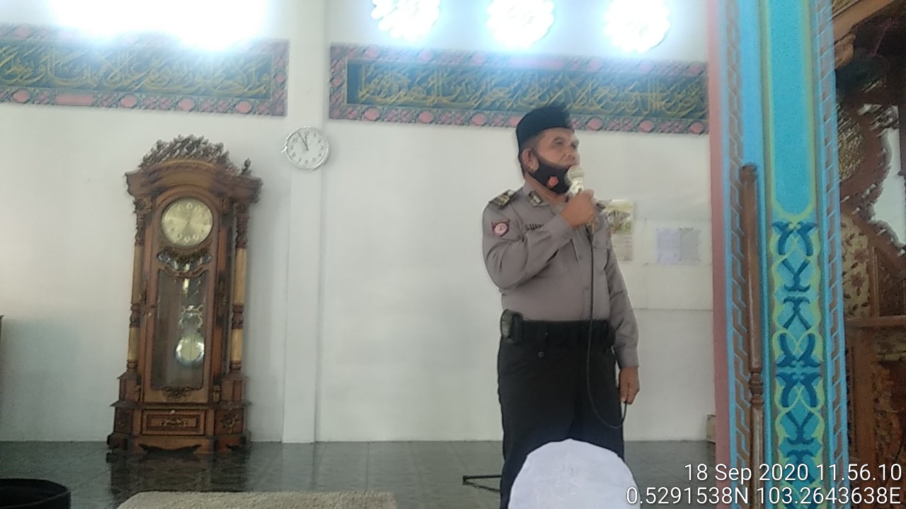 Polsek Kuala Kampar Beri Himbauan Wajib Bermasker di Mesjid Al Amilin