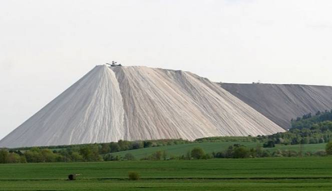 Gunung Ini Ternyata Dibuat dari Garam Dapur, Bagaimana Bisa?