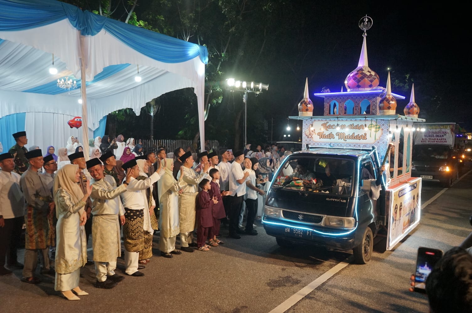 Dihadiri Gubri, Ribuan Masyarakat Ramaikan Pawai Gema Takbir Pemko Pekanbaru