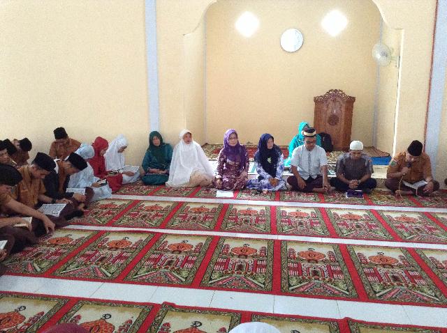 Murid Kelas XII SMAN 4 Pekanbaru Gelar Khatam Al Quran