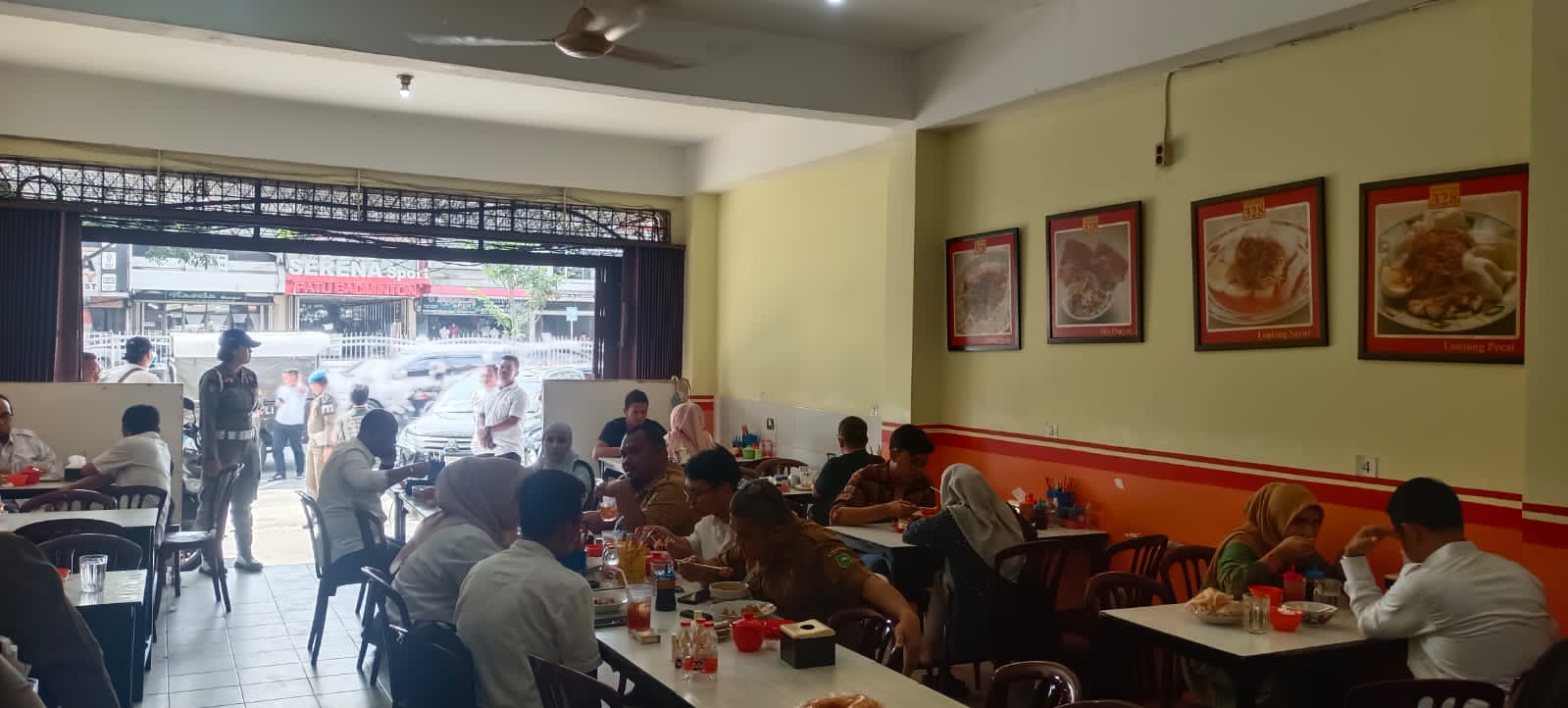 Belasan ASN Dijaring Satpol PP Nongkrong di Kedai Kopi Saat Jam Kerja