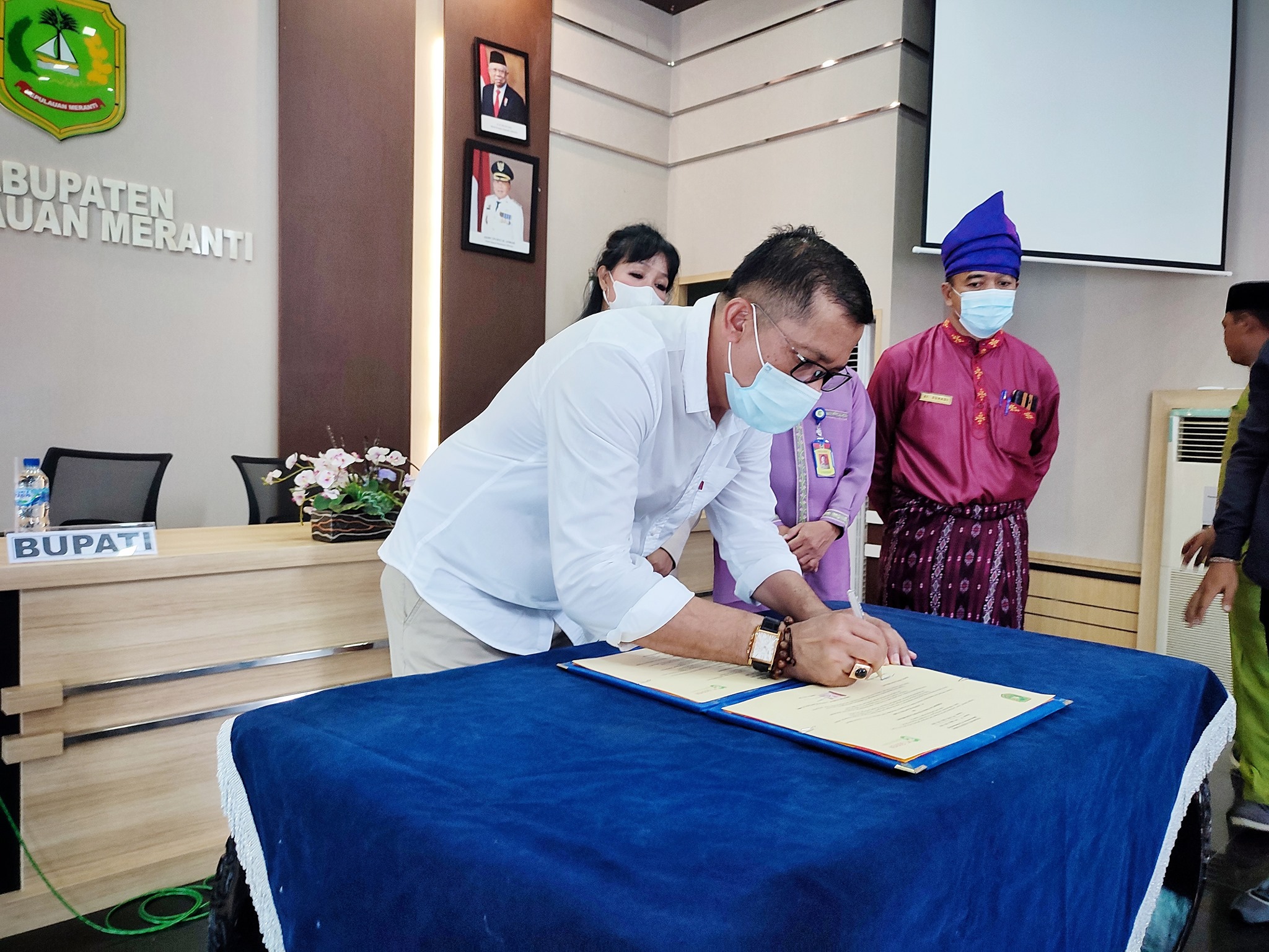 Lengkapi Kebutuhan Alat Medis Tingkatkan Layanan Kesehatan di RSUD Meranti, Bupati H.M Adil Teken MoU Dengan PT. Gosyen Jakarta