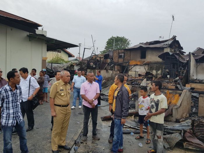 Bantu Warga Terkena Musibah Kebakaran, Gubri Perintahkan BPBD Cepat Bergerak