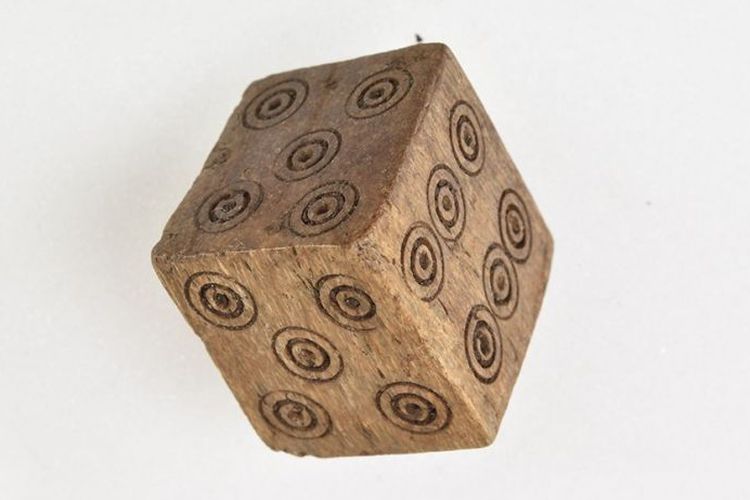 Dadu Kayu 600 Tahun Milik Penipu Ditemukan di Tengah Kota Norwegia