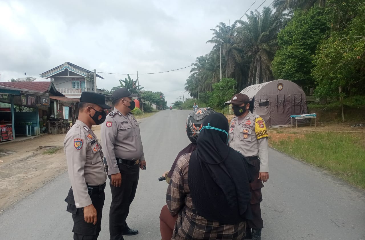 Sambangi Pengguna Jalan, Polsek Kerumutan Himbau Warga Patuhi Prokes