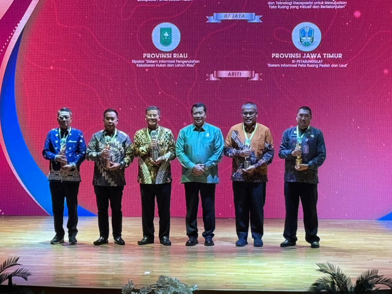 Bentuk Keseriusan Penanganan Karhutla, Riau Raih Penghargaan Bhumandala Award