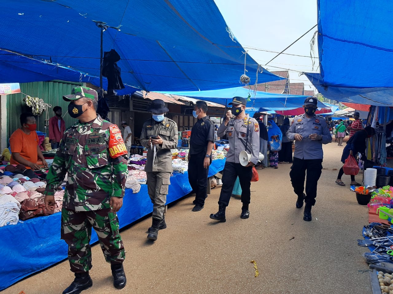 Blusukan ke Pasar Tradisional Ukui, Kapolsek Beri Himbauan Protokol Kesehatan 