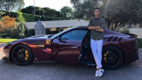 Pindah ke Inggris, Koleksi Mobil Sport Cristiano Ronaldo Jadi Tidak Berguna