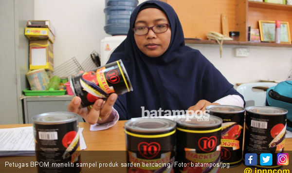 Wah Parah, Dinkes Razia Sarden di Minimarket, Saat Ikan Dibelek Keluar Cacing Masih Hidup…