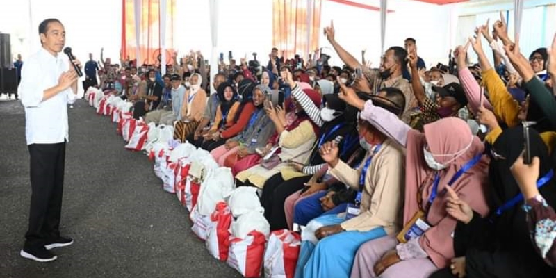 Survei Puspoll: 76,7 Persen Publik Puas Kinerja Presiden Jokowi