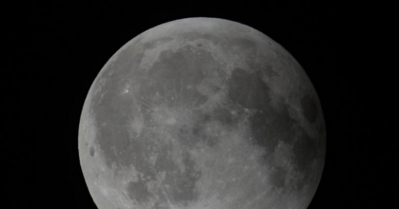 Bulan Menjauh 3 Sentimeter Setiap Tahun dari Bumi, Pertanda Apa?