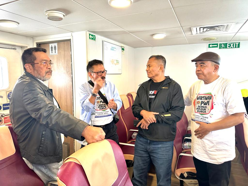 Demo Stretching Ala Dahlan Iskan di Atas  Ferry Batam - Singapore