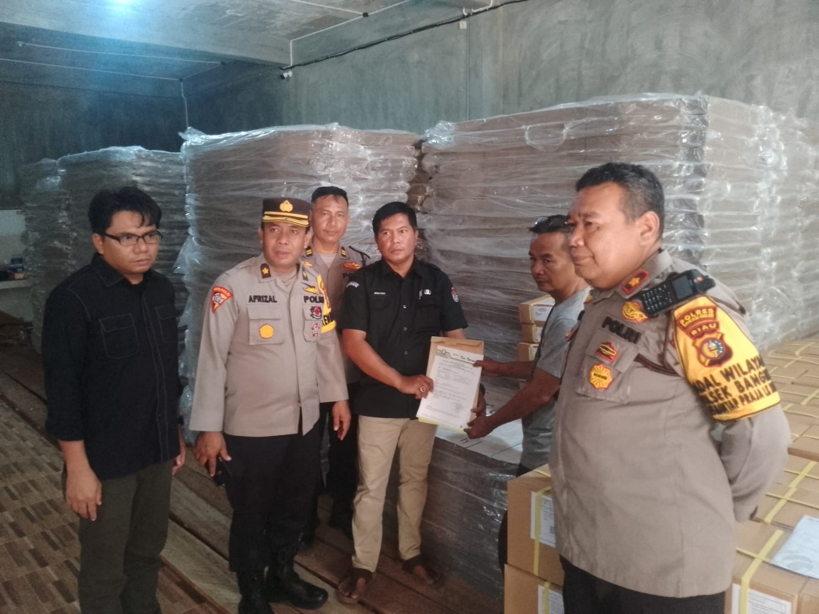 Kapolres Rohil Pastikan Keamanan Ketat untuk Logistik Pilkada di Gudang KPU Rokan Hilir