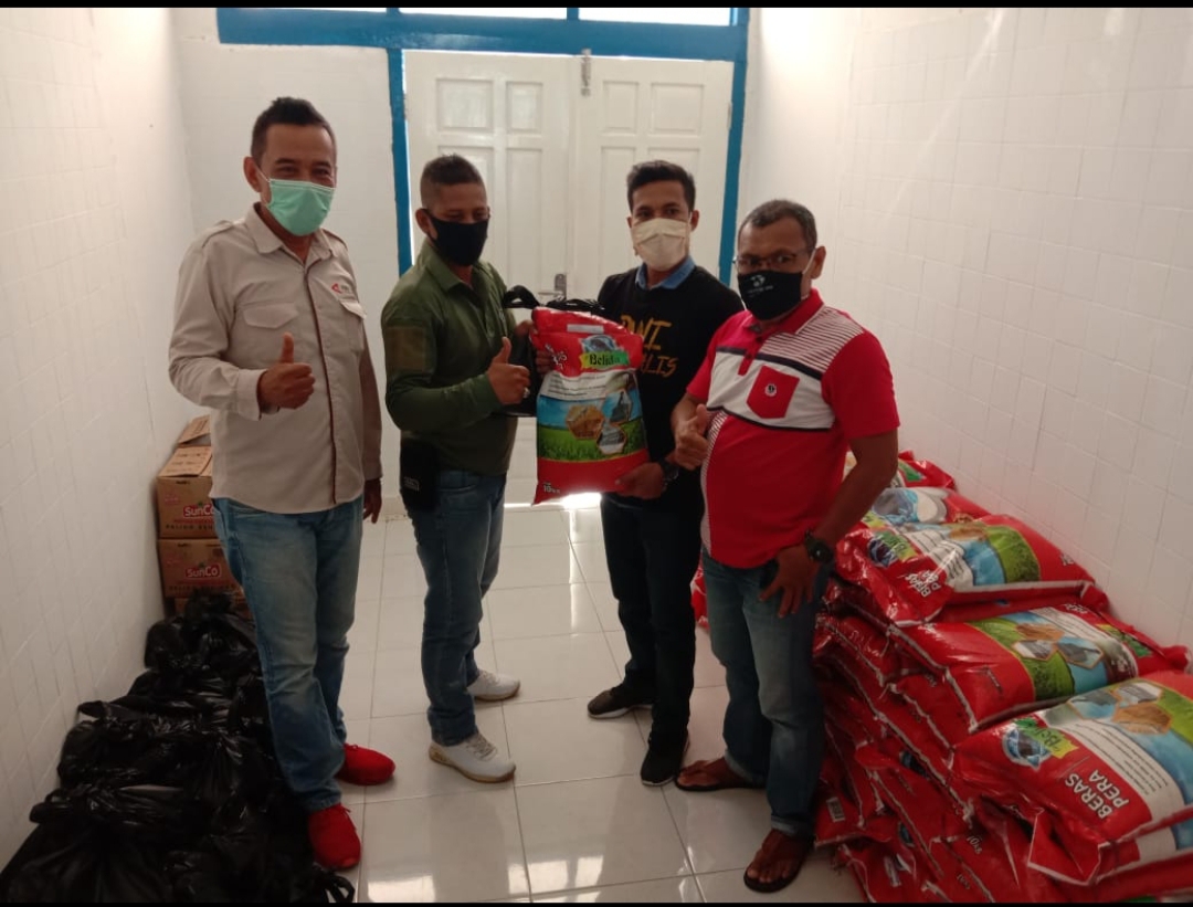 Ditengah Pandemi Covid-19, Kasmarni Salurkan bantuan sembako ke Insan Pers Kabupaten Bengkalis 