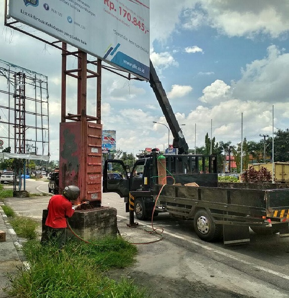 Pemko Pekanbaru Deadline Tahun Depan Lelang Tiang Reklame Dilakukan