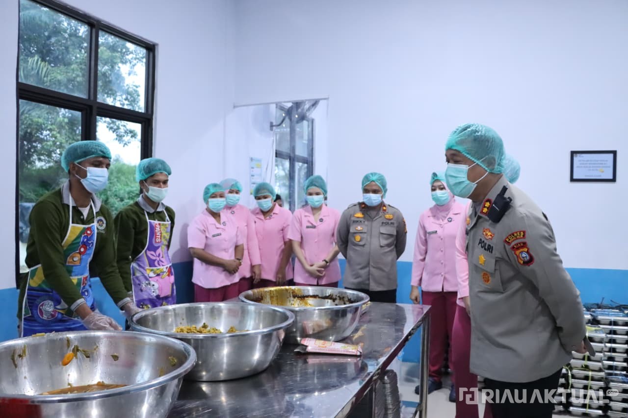 Kapolres Rohil Bersama Bhayangkari Cek Dapur SPPG, Pastikan Gizi dan Kebersihan
