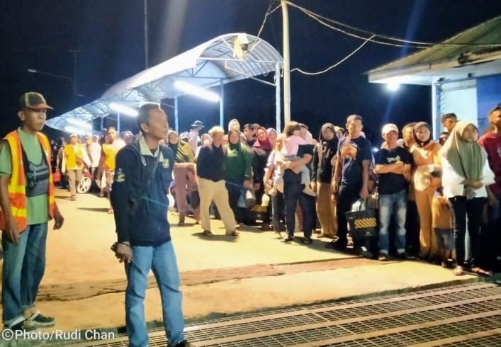 Ratusan Kendaraan Terjebak di Pelabuhan Roro Bengkalis - Pakning
