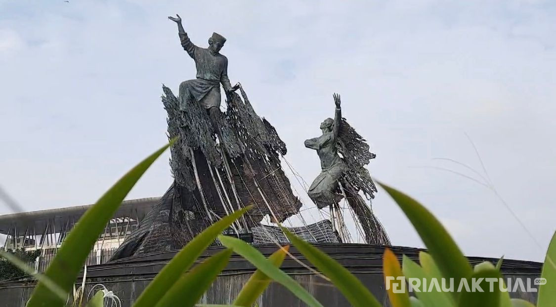 Tugu Zapin Pekanbaru Rusak Parah, Besinya Dijarah hingga Berlubang