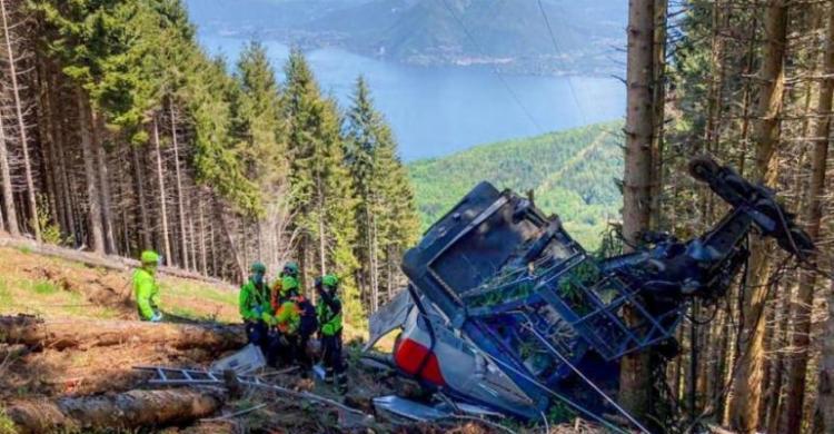 Kereta Gantung Berketinggian 1.400 M Jatuh, 14 Orang Tewas