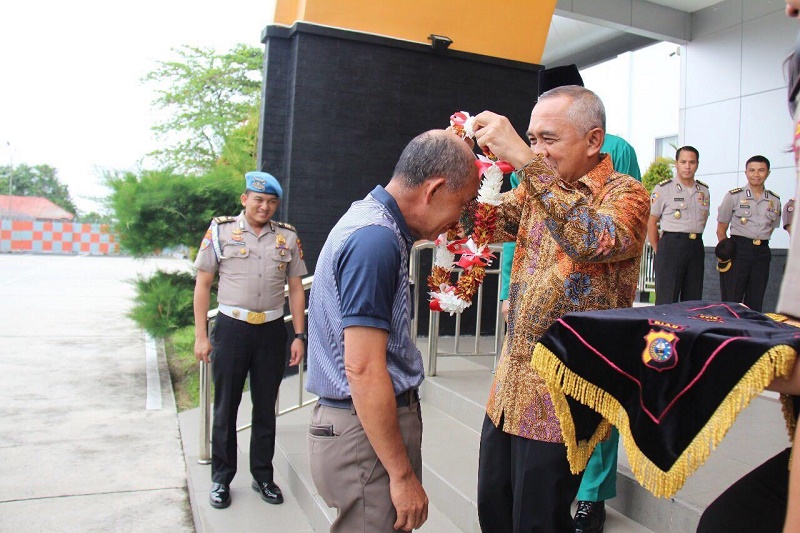 Tiba di Pekanbaru, Irjen Pol Nandang Kaget Disambut Spesial Oleh Gubri