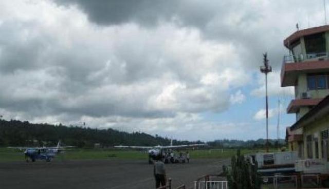 Pesawat Enggang Air Terperosok di Bandara Sentani