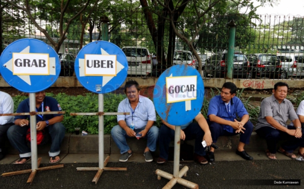 Pengguna Taksi Online Keluhkan Kenaikan Harga di Hari Pertama Lebaran