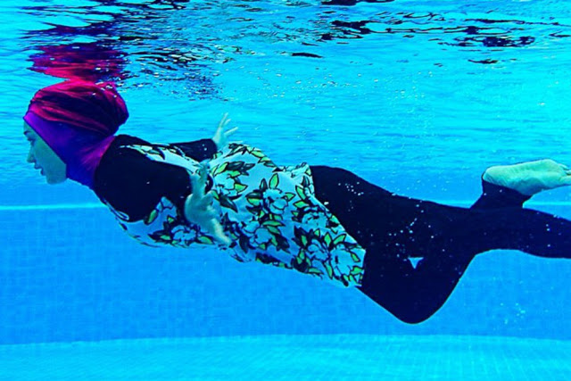 Hukumnya Dalam Islam Ketika Muslimah Berenang di Kolam Umum