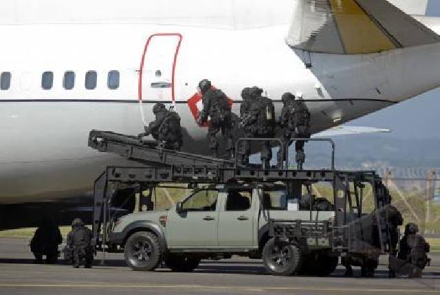 Tiga Teroris Nyelinap ke Bandara SSK II Pekanbaru