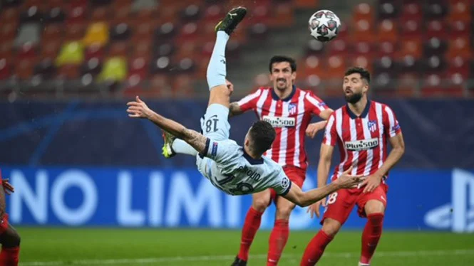 Gol Salto Olivier Giroud Bikin Atletico Gigit Jari