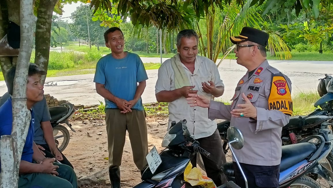 Bhabinkamtibmas Desa Pangkalan Nyirih Gelar Sosialisasi Pilkada Damai dengan Cara Unik