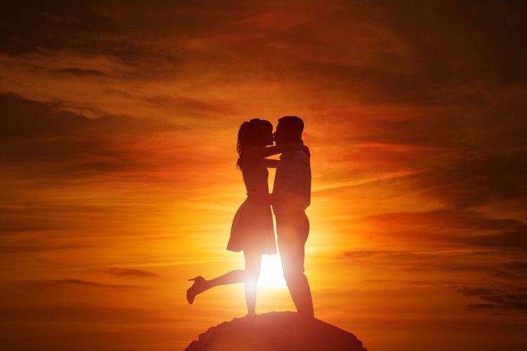 Berciuman Bisa Bantu Bikin Tubuh Langsing, Benarkah?