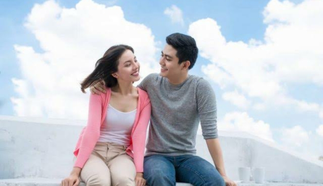 Ini 10 Tanda Pria saat Memikirkan Wanita Pujaannya