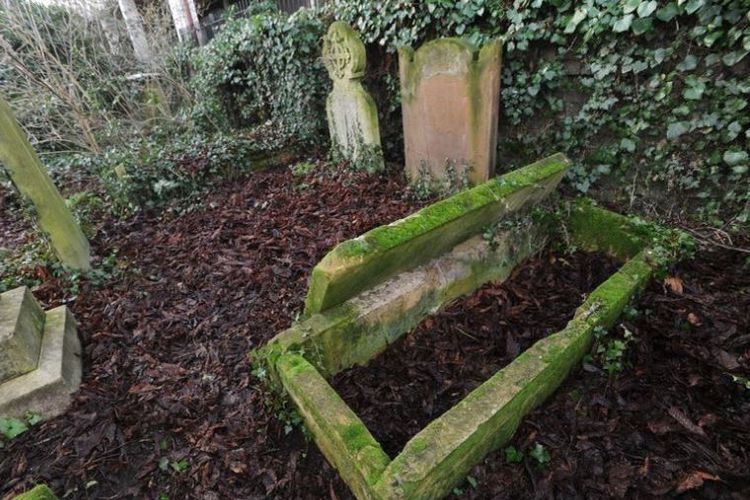 Tunawisma di Inggris Bongkar Makam Pahlawan Perang untuk Tempat Tidur