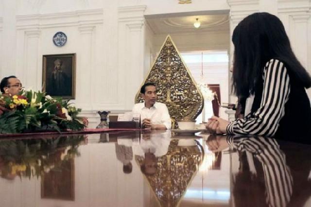 Ngeri, Ada Bayangan Misterius di Foto Jokowi Ini