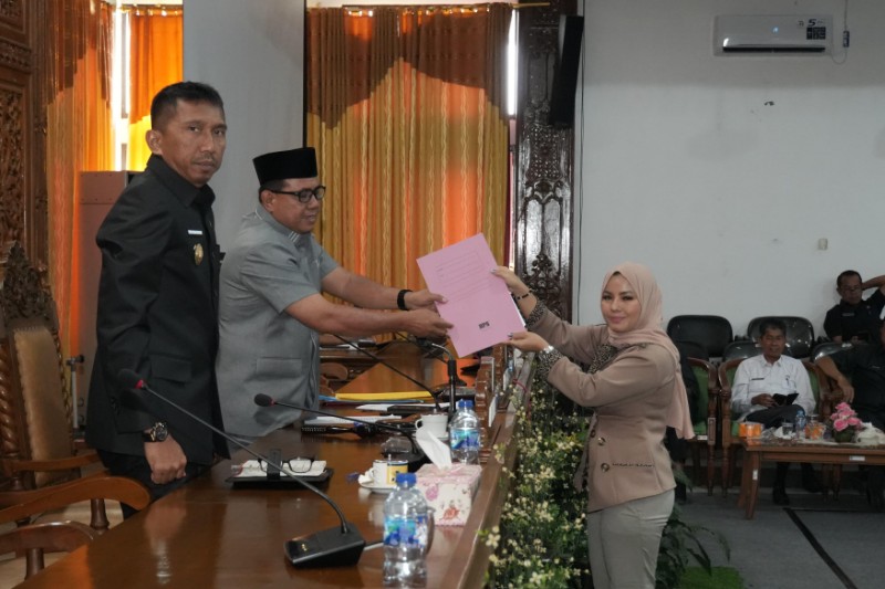 Pandangan Umum Fraksi DPRD Kuansing Jadi Acuan Penyempurnaan Ranperda APBD 2025