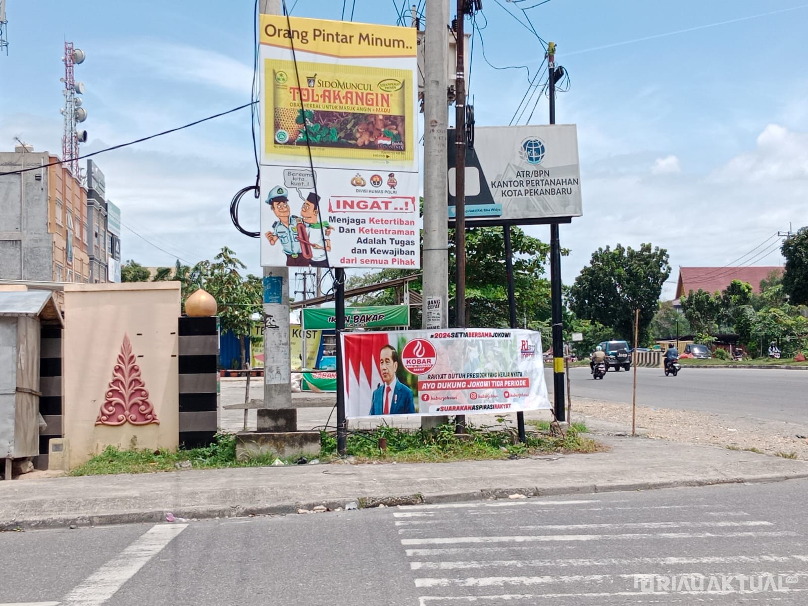 Spanduk Wacana Jokowi Tiga Periode Mulai Terlihat Di Pekanbaru