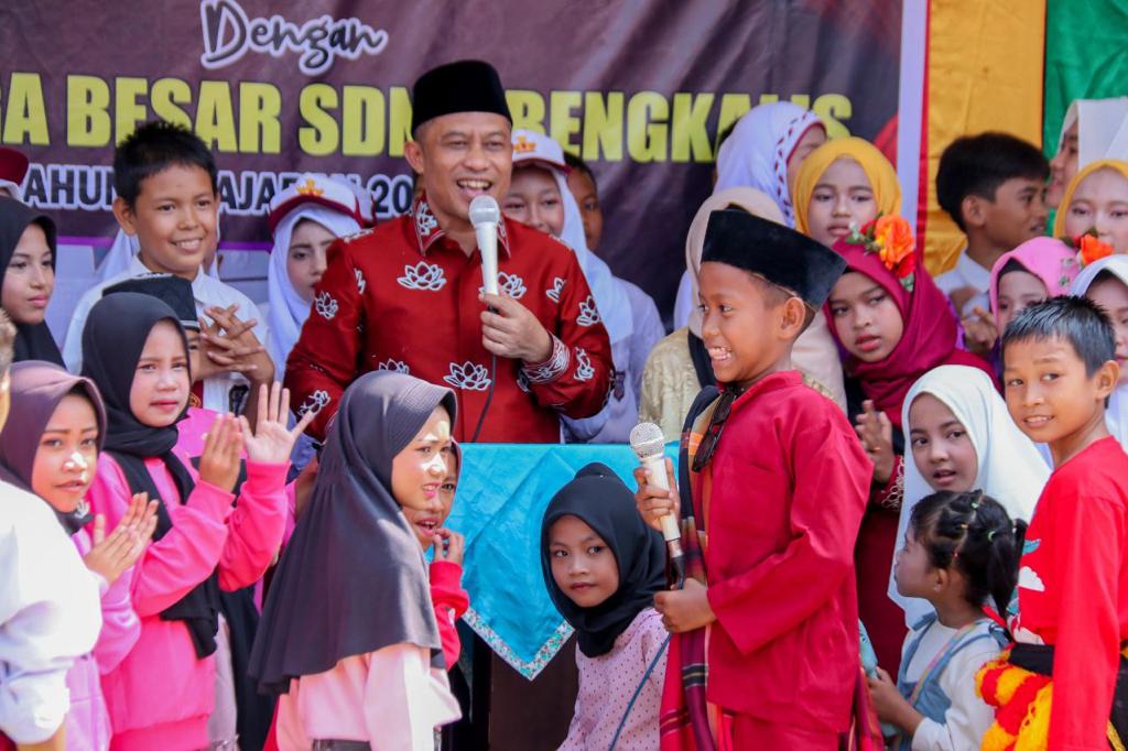Lepas Siswa SDN 2 Wabup Bagus Santoso Apresiasi IKM Kabupaten Bengkalis Tertinggi