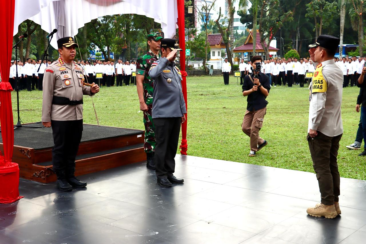 Kapolresta Pekanbaru Ikuti Apel Gelar Pasukan Satgas Linmas Pemilu 2024