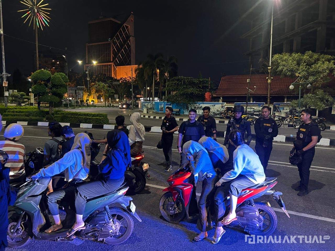 Cegah Tren Foto di Persimpangan, Tim Raga Polresta Pekanbaru Gelar Patroli Malam