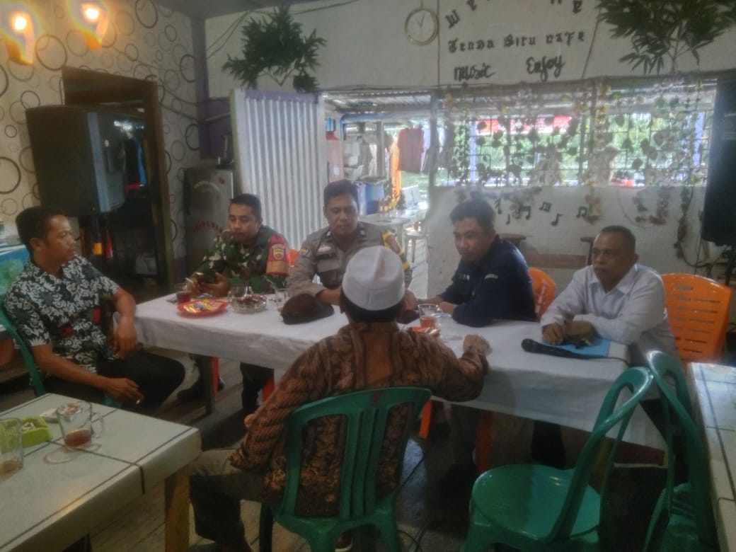 Aiptu Safrizal Lakukan Sambang dan Sosialisasi Pemilu Damai 2024 di Simpang Gaung