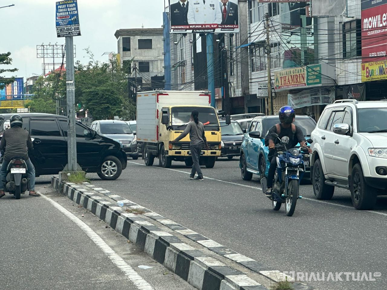 Pak Ogah Menjamur Disepanjang Jalan HR Soebrantas dan Nangka Pekanbaru, Kemana Pengawasan Dishub Riau